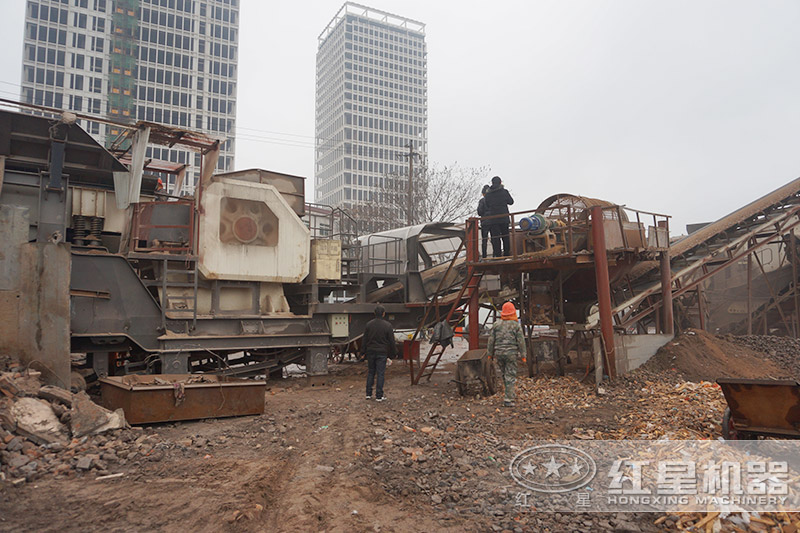 建筑工地石塊加工現場